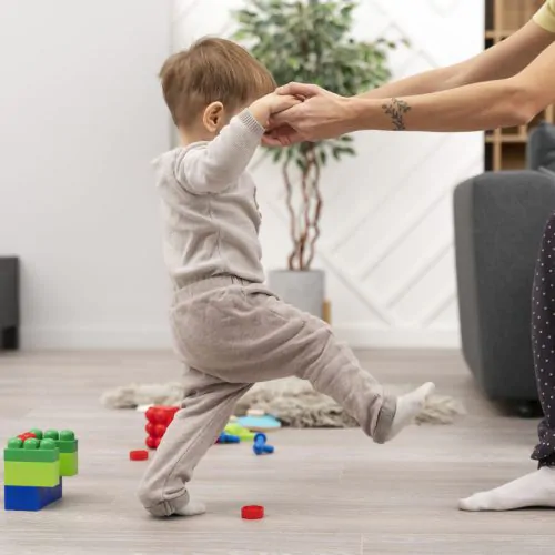 Primeiros anos: plasticidade real, sem marketing